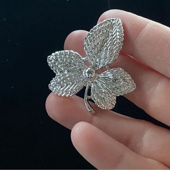 Gerrys Signed Vintage Silver Tone Leaf Brooch  Pin - Picture 4 of 7
